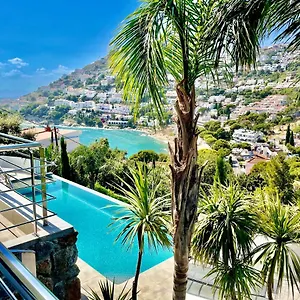 Castell Blau Apartment Roses